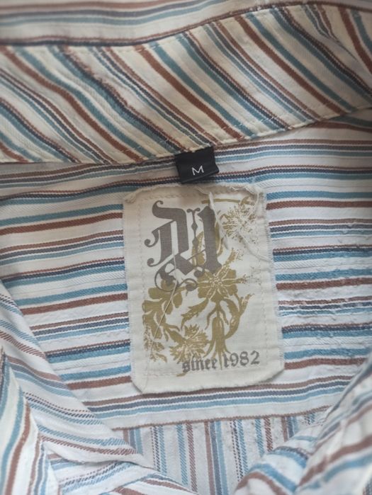 Koszula w paski z oryginalnym zdobieniem z krótkim rękawem