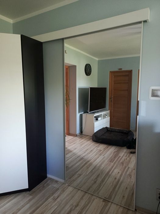 Przesuwane drzwi lustrzane do wnętrza