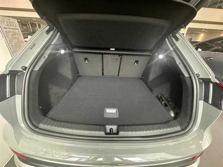 Електромобіль Audi Q4 e-tron 2024 року 84,8 кВт 560 км