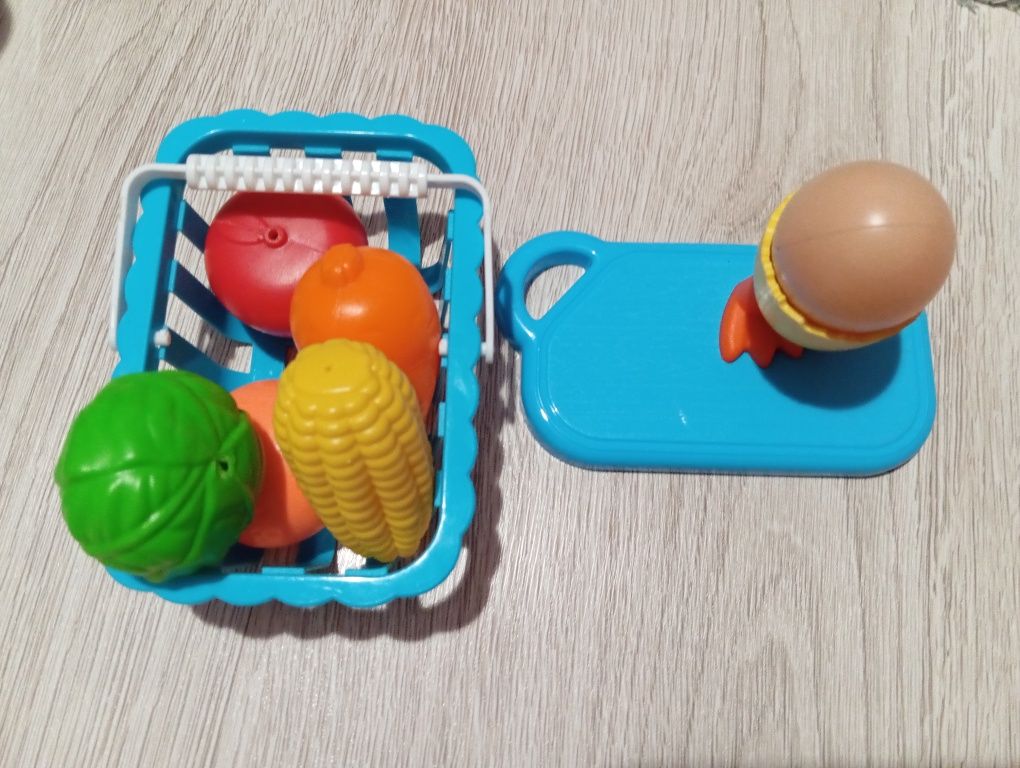 Zabawki kuchnia plus stołeczek