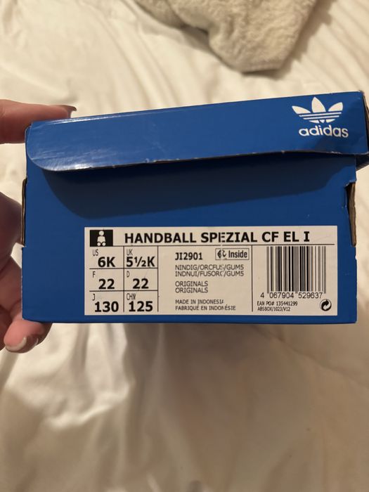 Téni adidas spezial