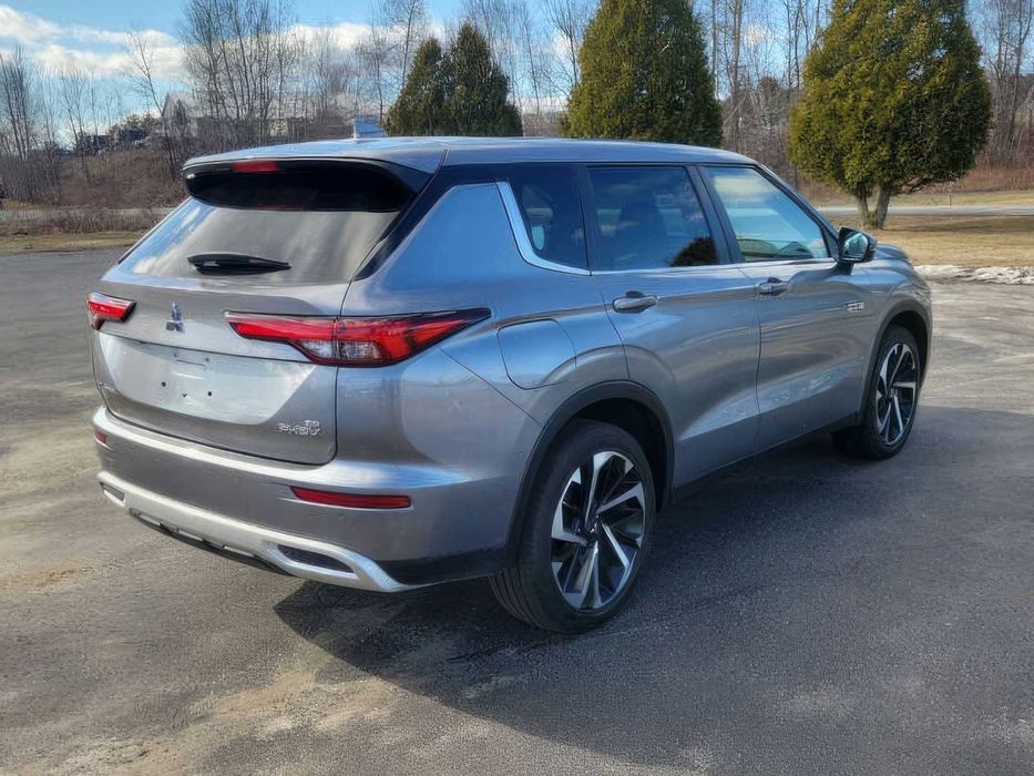Mitsubishi Outlander PHEV SE      2023