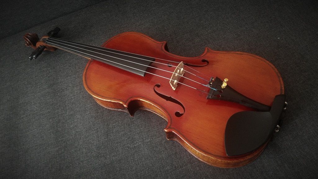 Скрипка старенька 4/4 Antonios Stradivarius