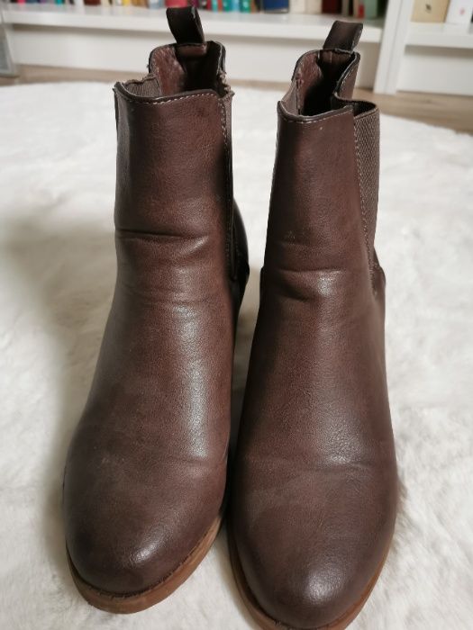 Botki z niskim obcasem