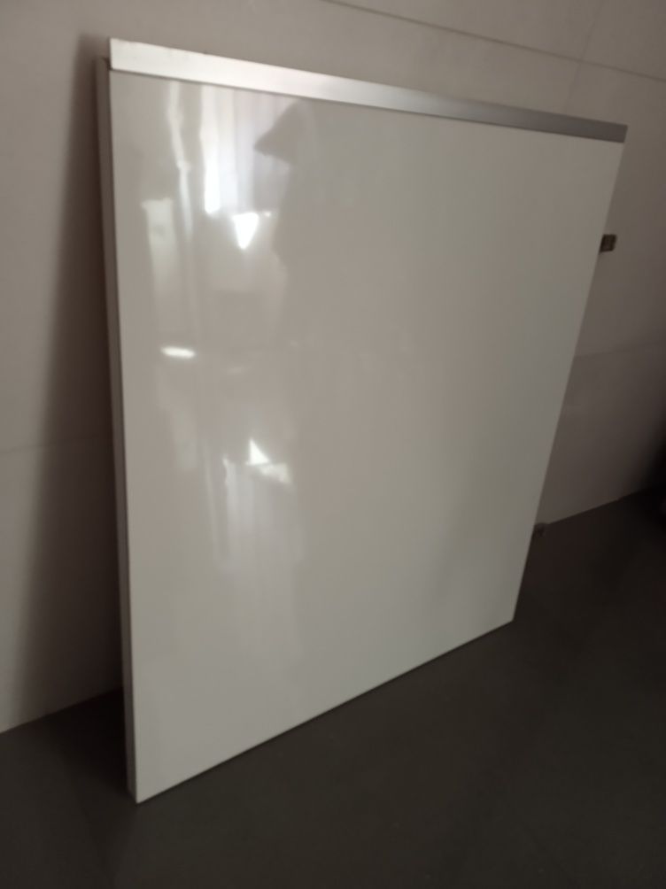 Porta para armário com acabamento laminado branco brilhante