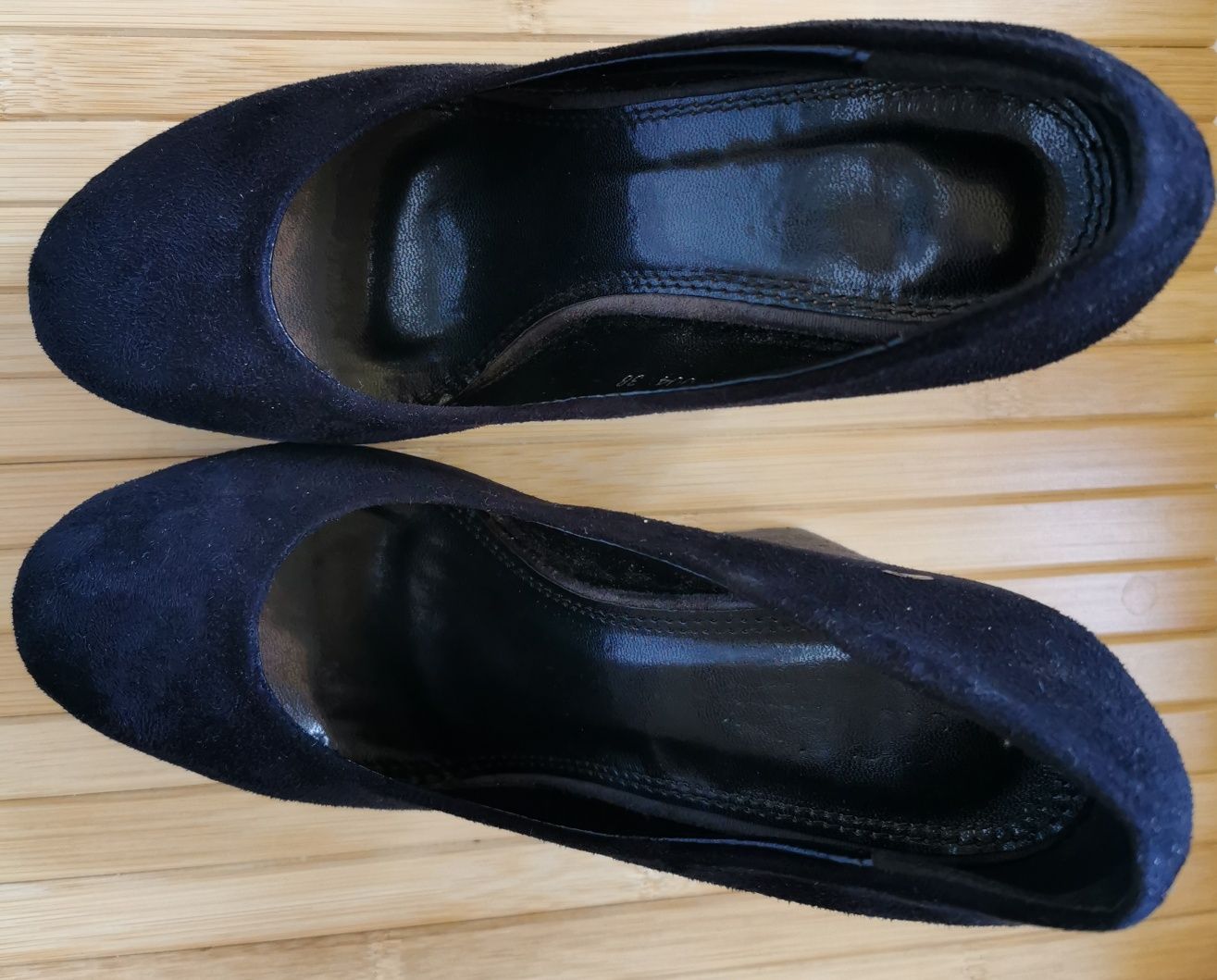 Sapatos de Salto Preto