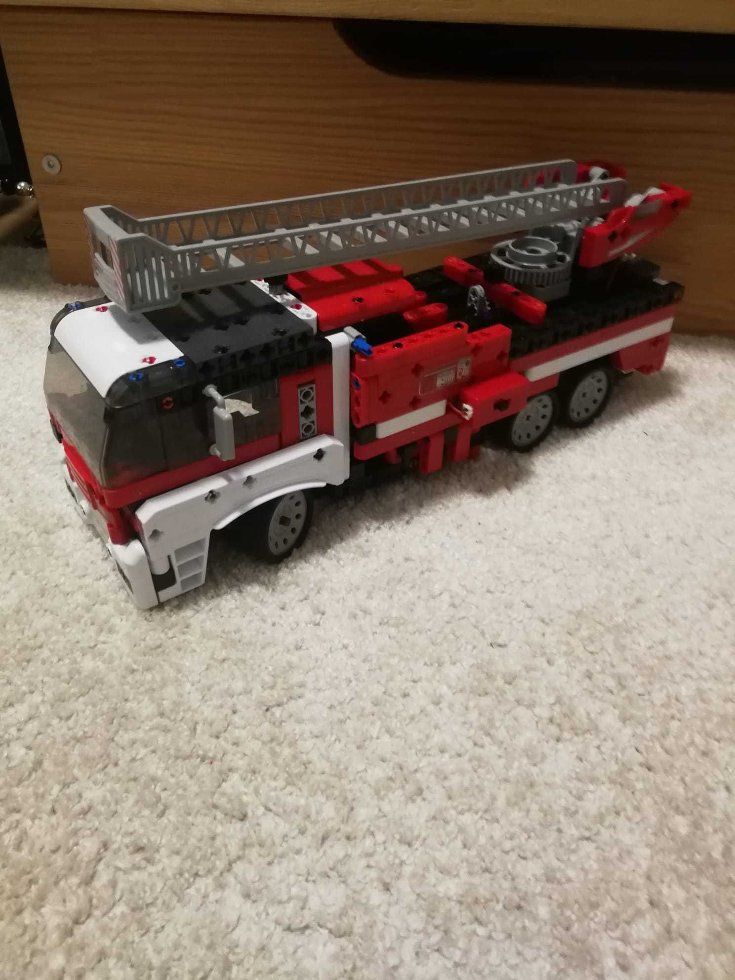 Samochód strażacki Clementoni - B. dobry stan, komplet. Jak Lego.
