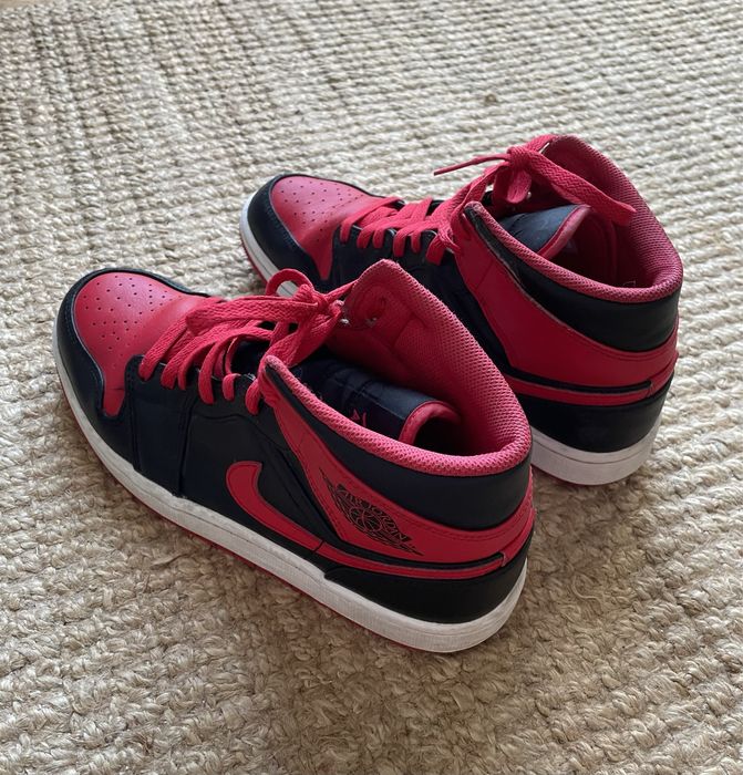 Jordan 1 Mid preto e encarnado (43)