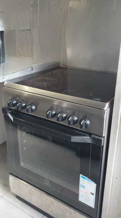 Fogão Indesit I6VMH2A(X)/NL – vitrocerâmica