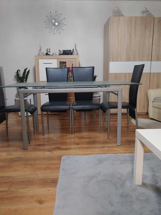 Stol z blatem szklanym