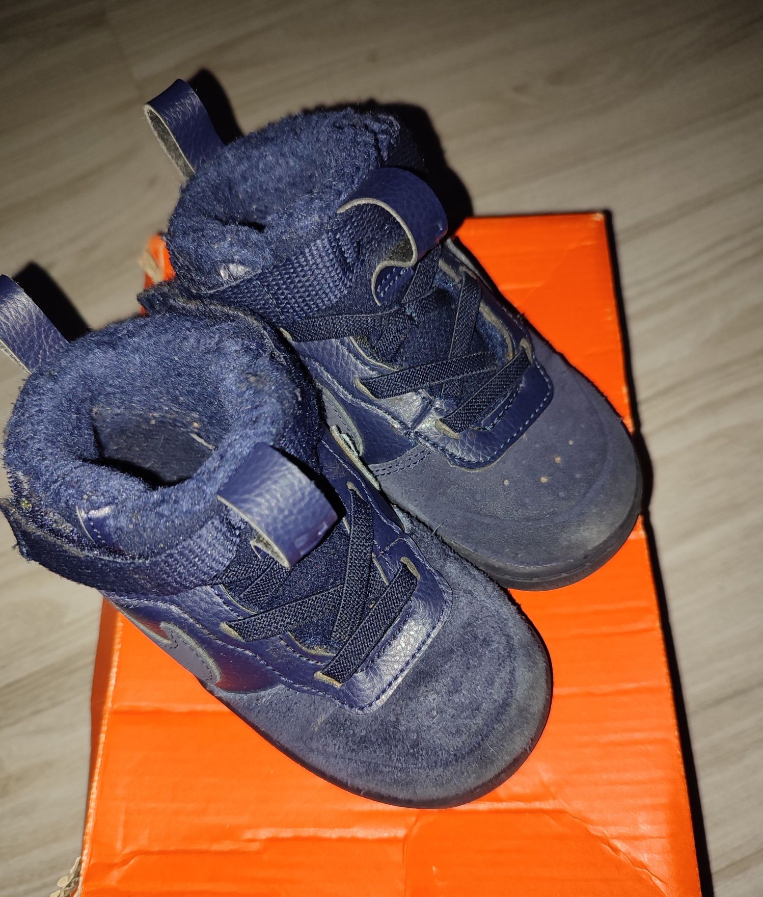 Nike Court Borough Mid 2 rozmiar 23.5