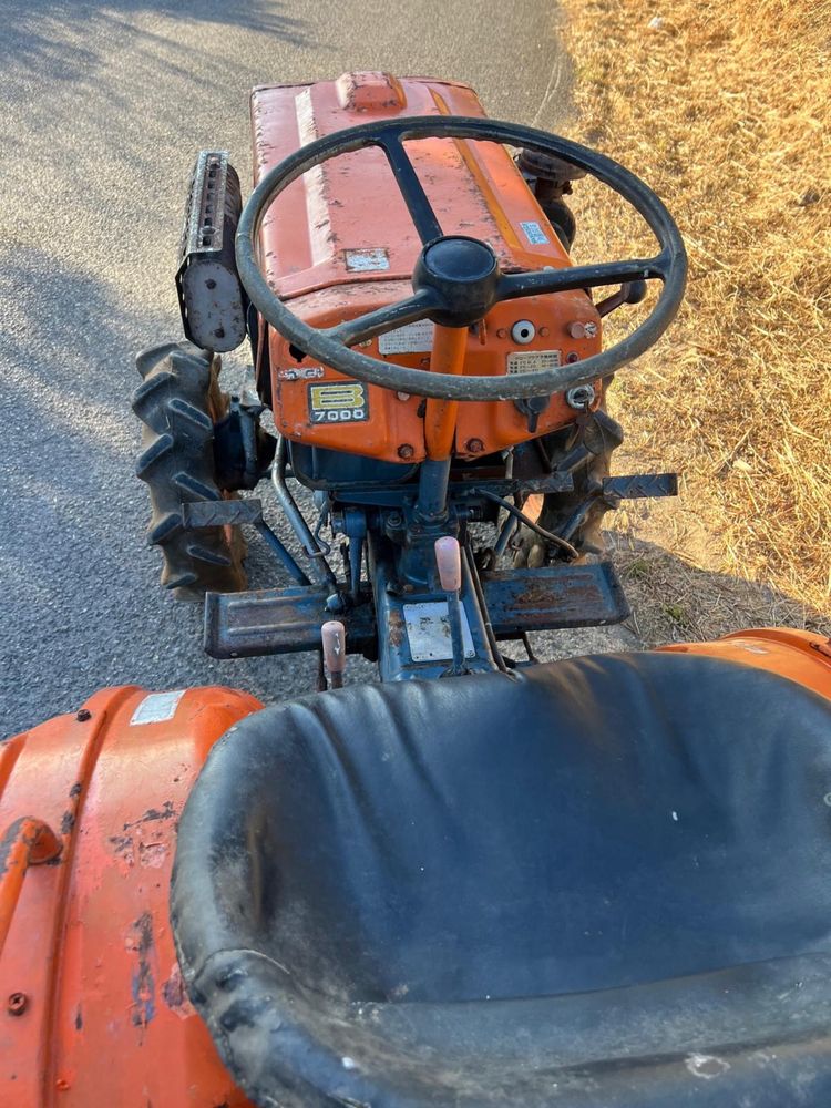 Trator Kubota B7000 4x4