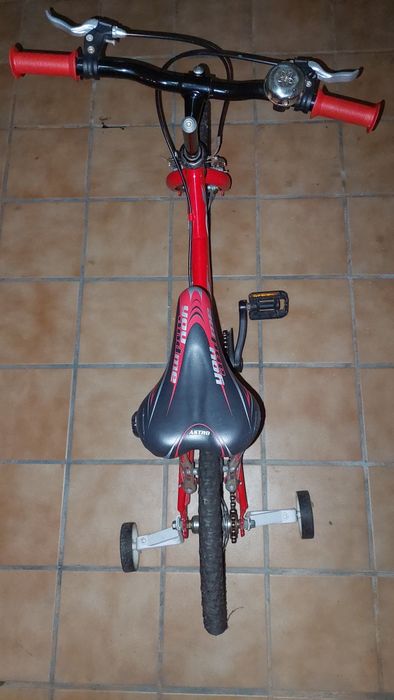 Bicicleta de criança com rodinhas