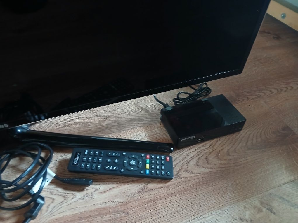 Telewizor Samsung HDMI 40 cali +dekoder +słuchawki