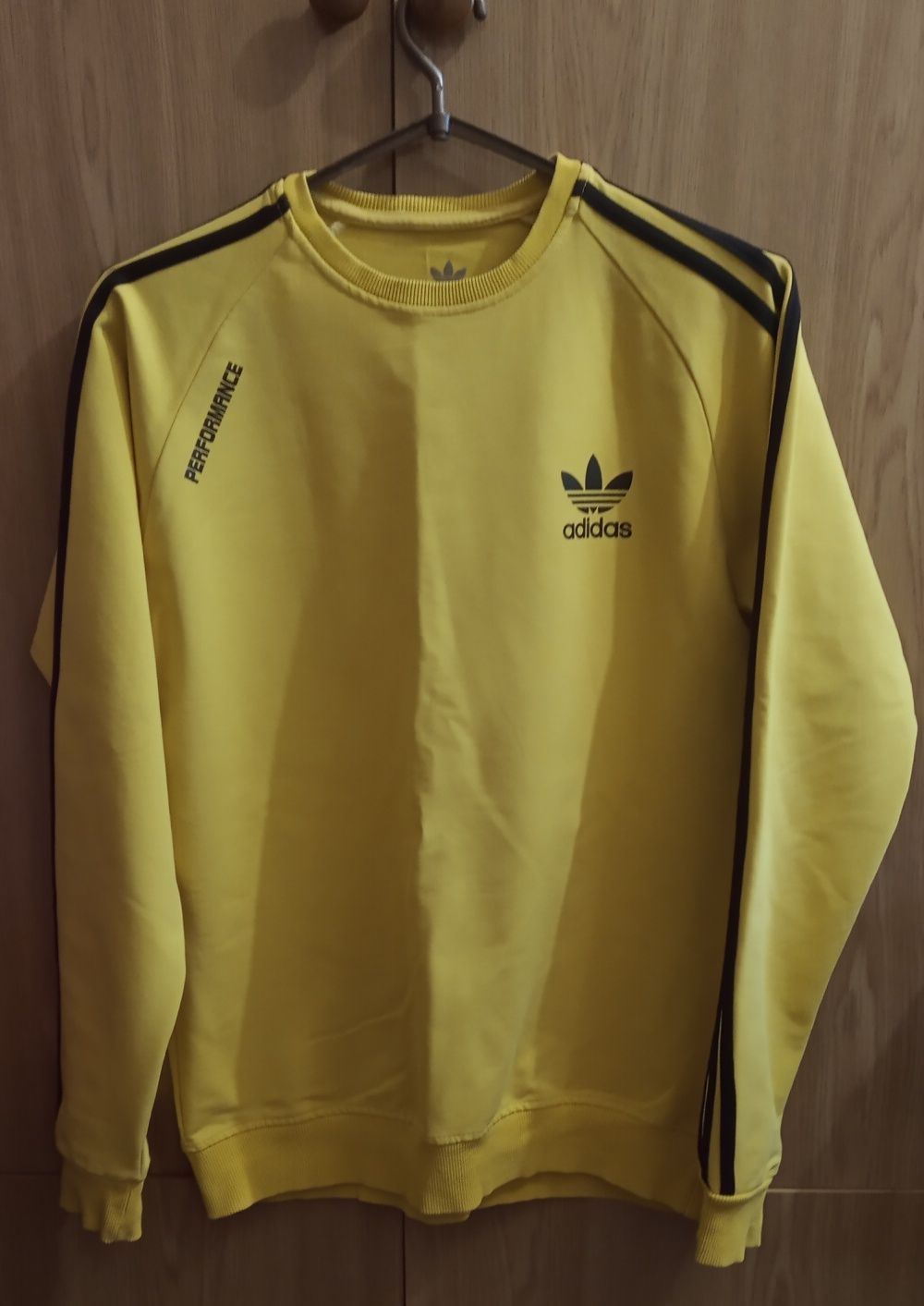 Жёлтый свитшот Adidas