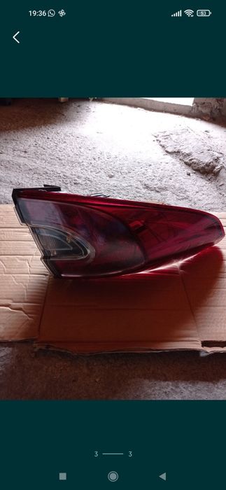 Farolim esquerdo e um farolim direito mala