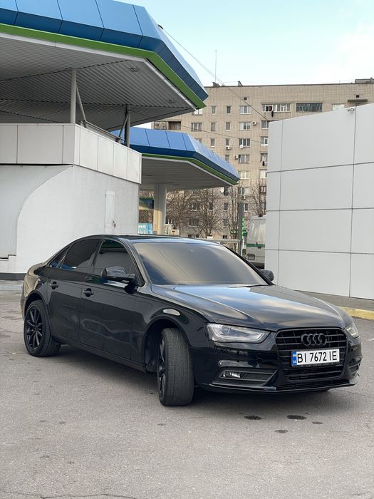 Audi A4B8 Офіційна