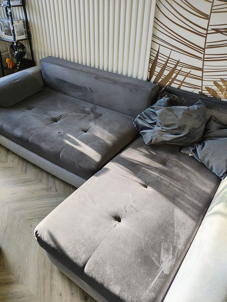 Rogówka sofa z funkcją spania.