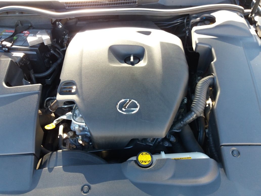 Lexus is 200d 150cv