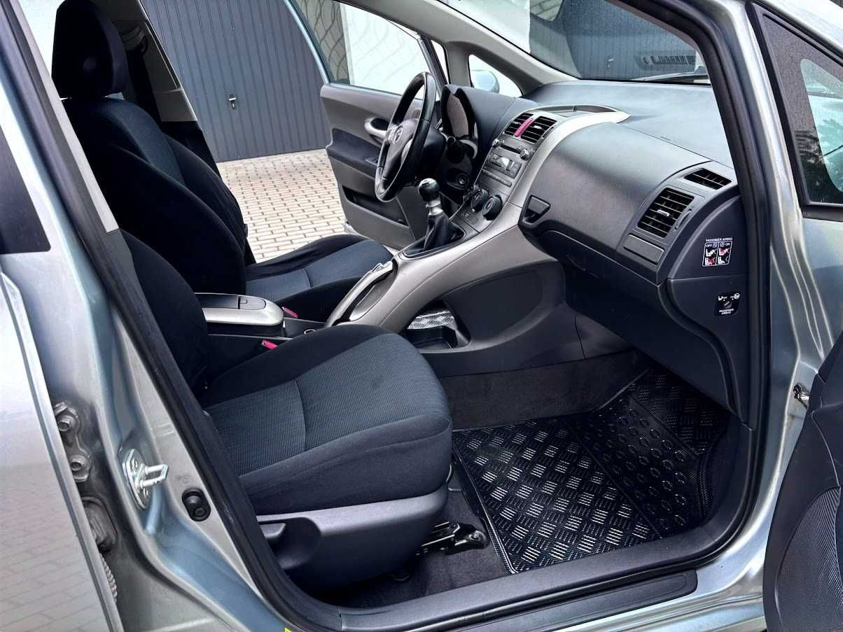 Sprzedam Toyotę Auris 2.0 szybkie, niezawodne autko.