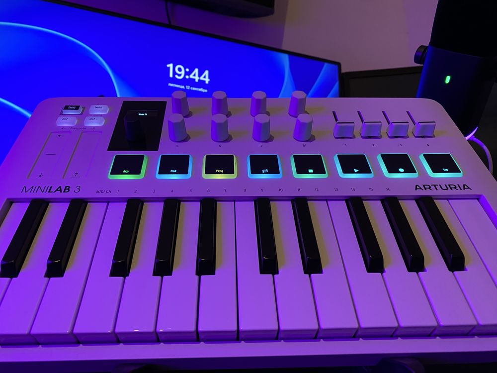 MIDI-клавіатура Arturia MiniLab 3