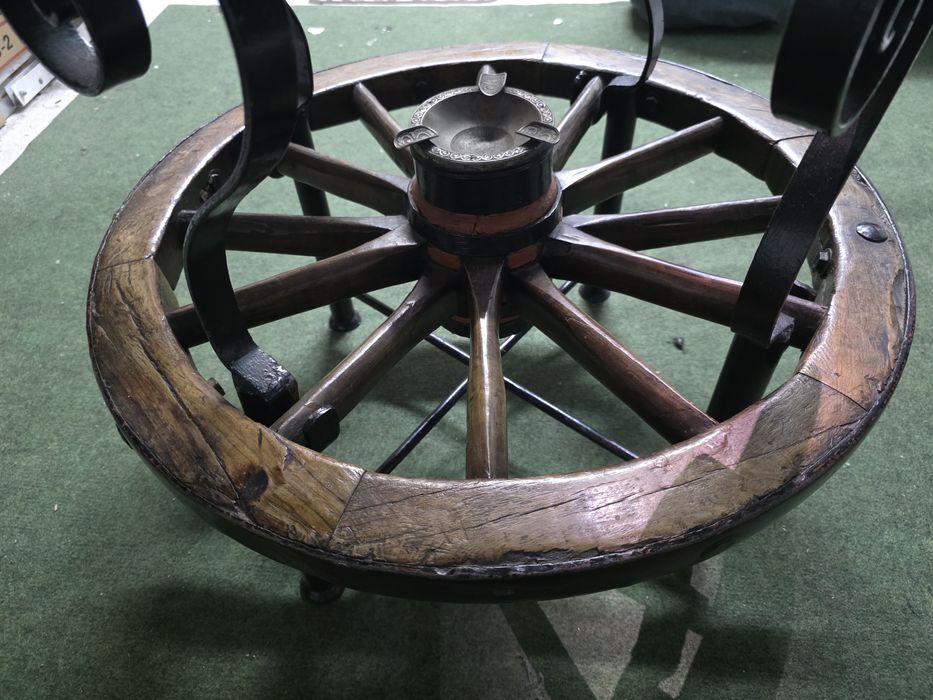 Mesa redonda roda carroça