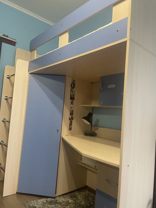 Ліжко-горище з письмовим столом