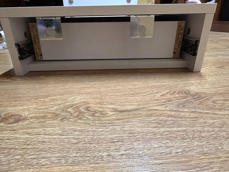 Туалетний столик підвісний