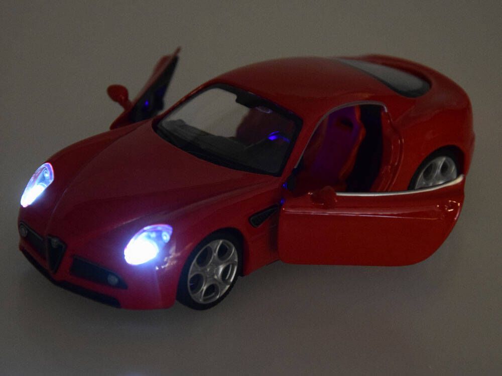 Auto Metalowe Model Alfa Romeo 8C Competizione Skala 1:32 Światła