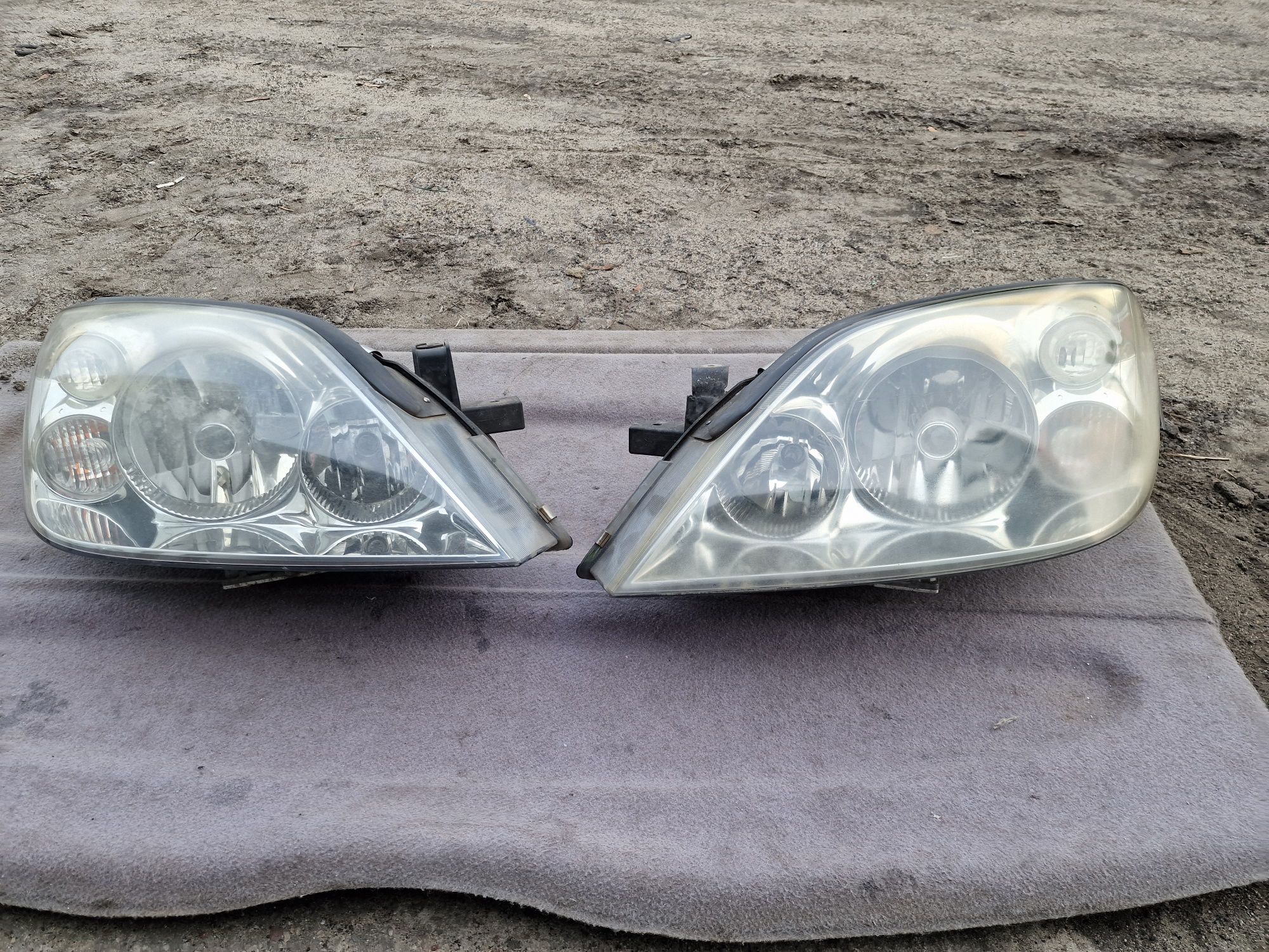 Lampy przód ksenon nissan Primera P12 xenon