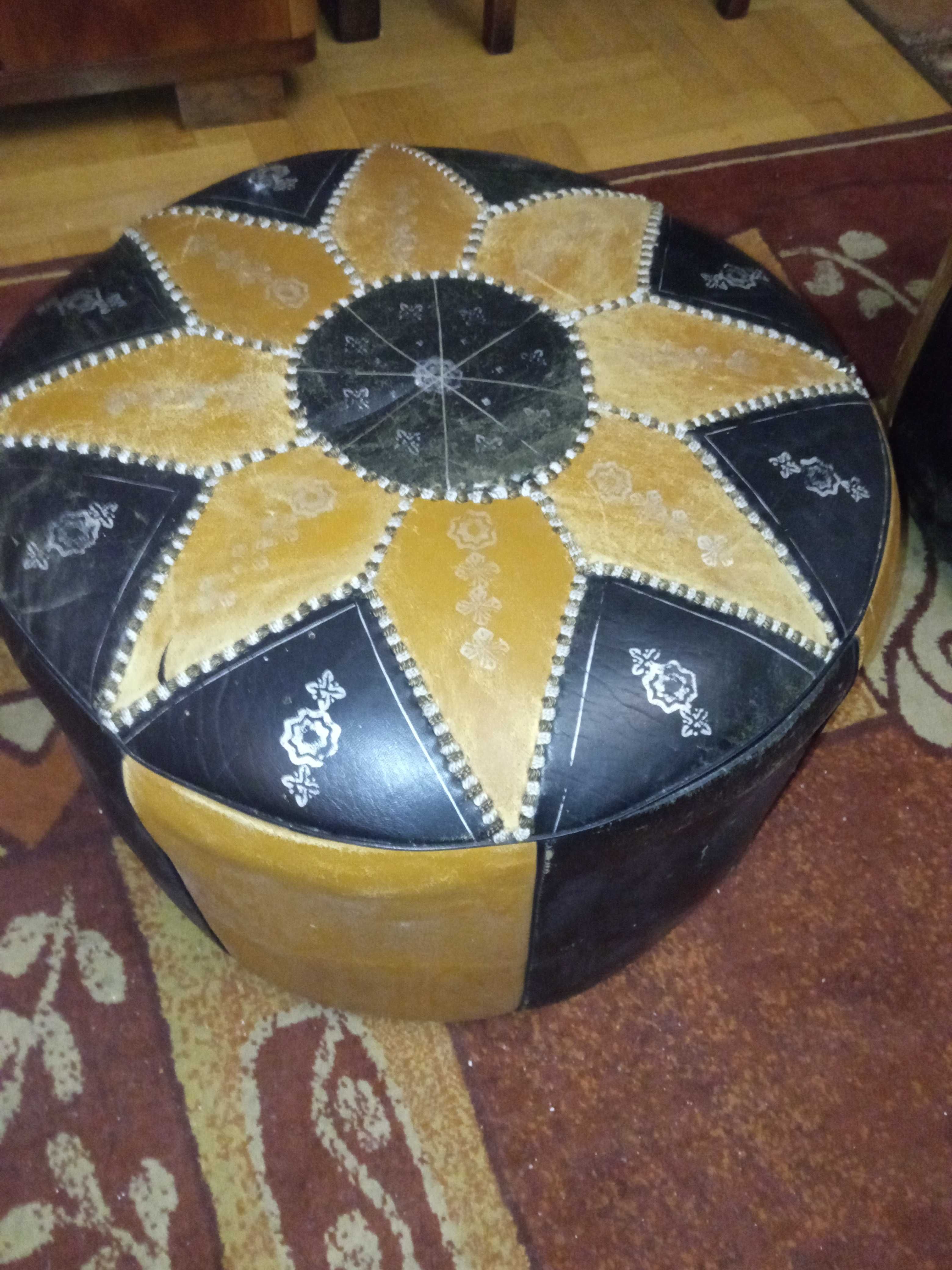 Oryginalne skórzane okrągłe pufy afrykańskie - 3 sztuki