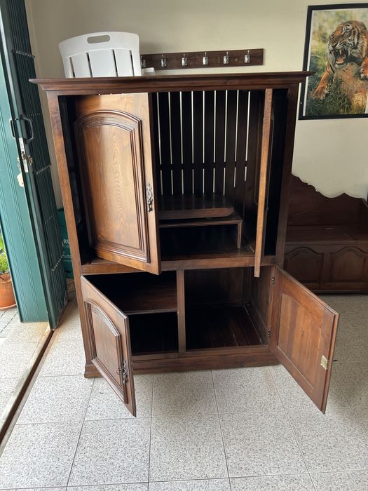 Armário para televisão em castanho