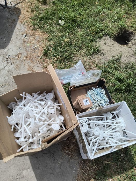 Kołki do styropianu 180, 260 i szpilki