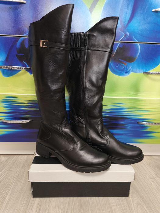 Зимові, жіночі сапоги в ідеальному стані + подарунок