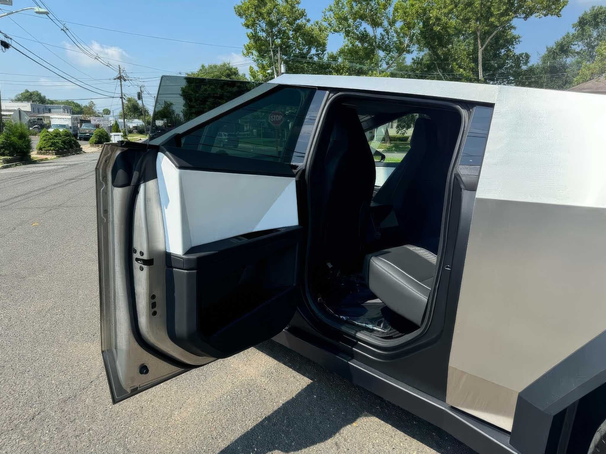 2024 Tesla Cybertruck Crew Cab