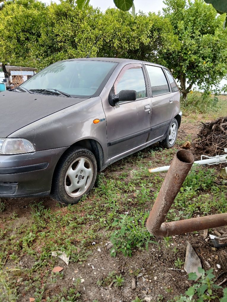 Fiat punto AVARIADO