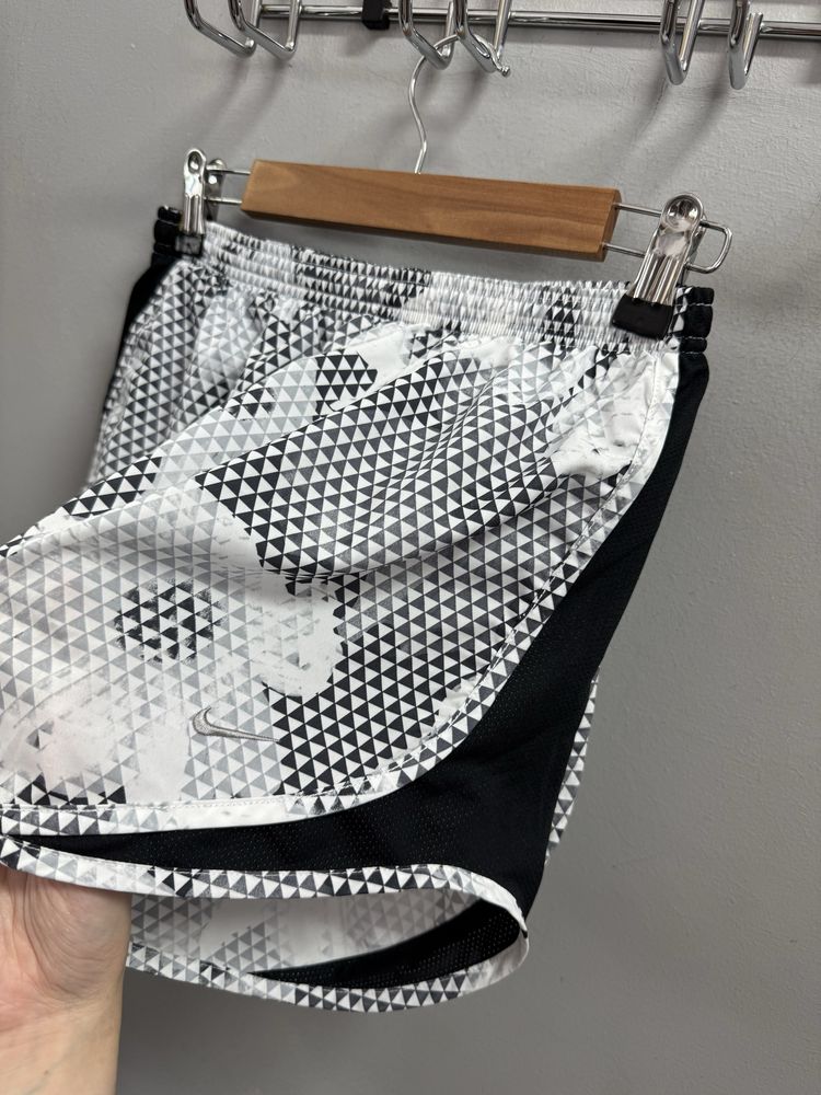 Spodenki szorty damskie sportowe do biegania Nike S 36