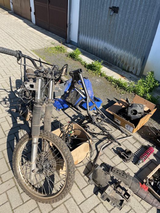 Suzuki DR 125 SE plus dwa w czesciach