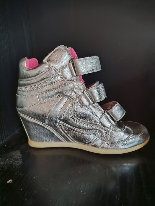 Продам сникерси р39