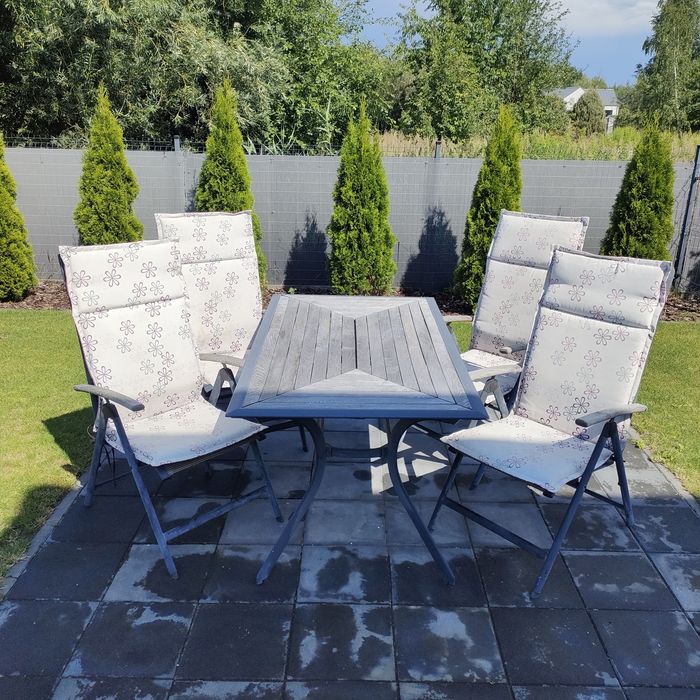 Zestaw mebli ogrodowych aluminiowe stół 4 krzesła i poduszki