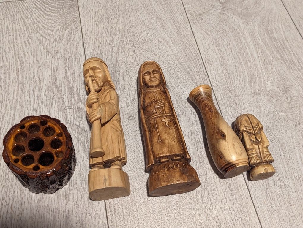 Figurki drewniane ręczne rzeźby Jezus Frasobliwy