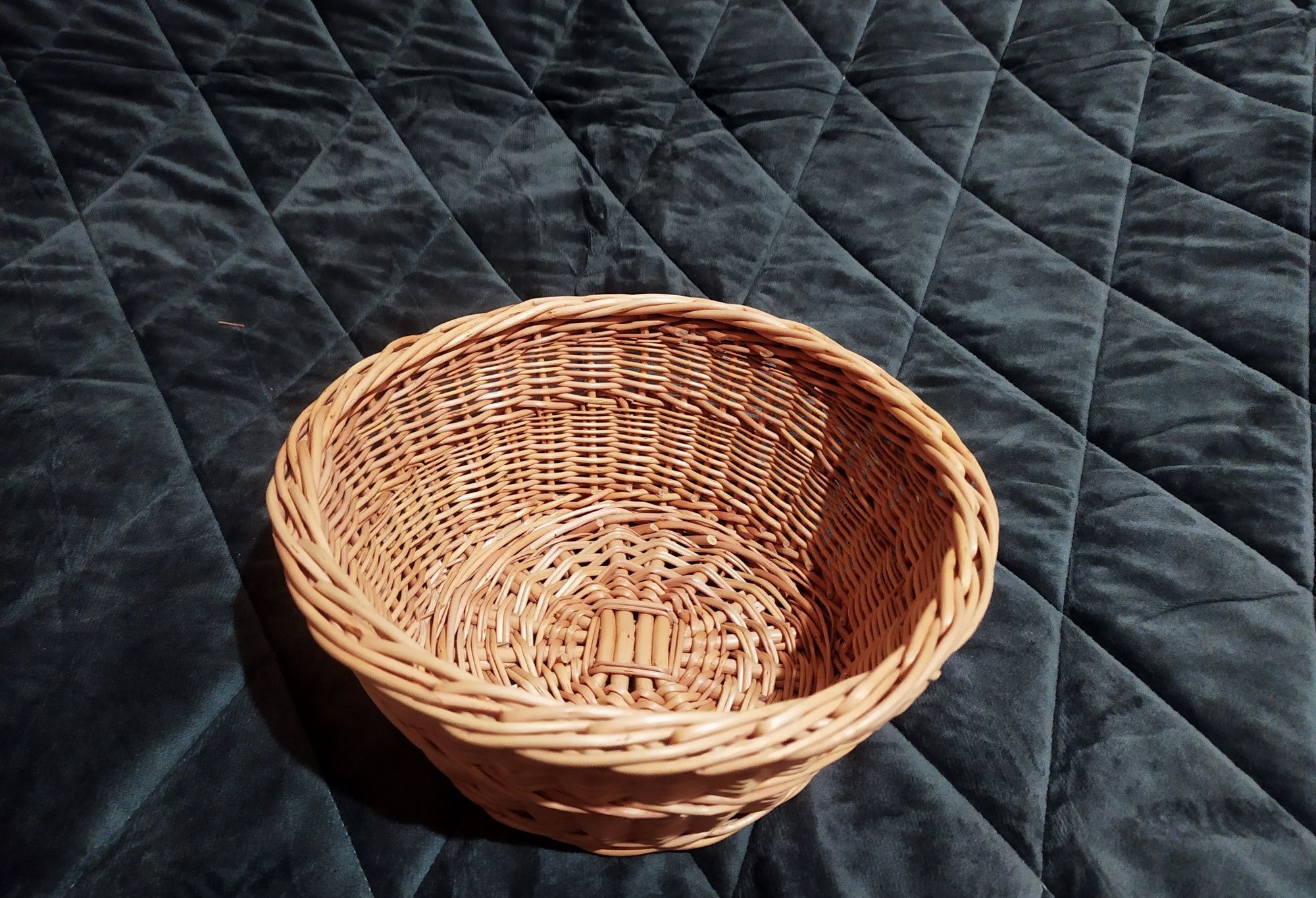 Продам фруктовниці, хлібниці, цукерниці.