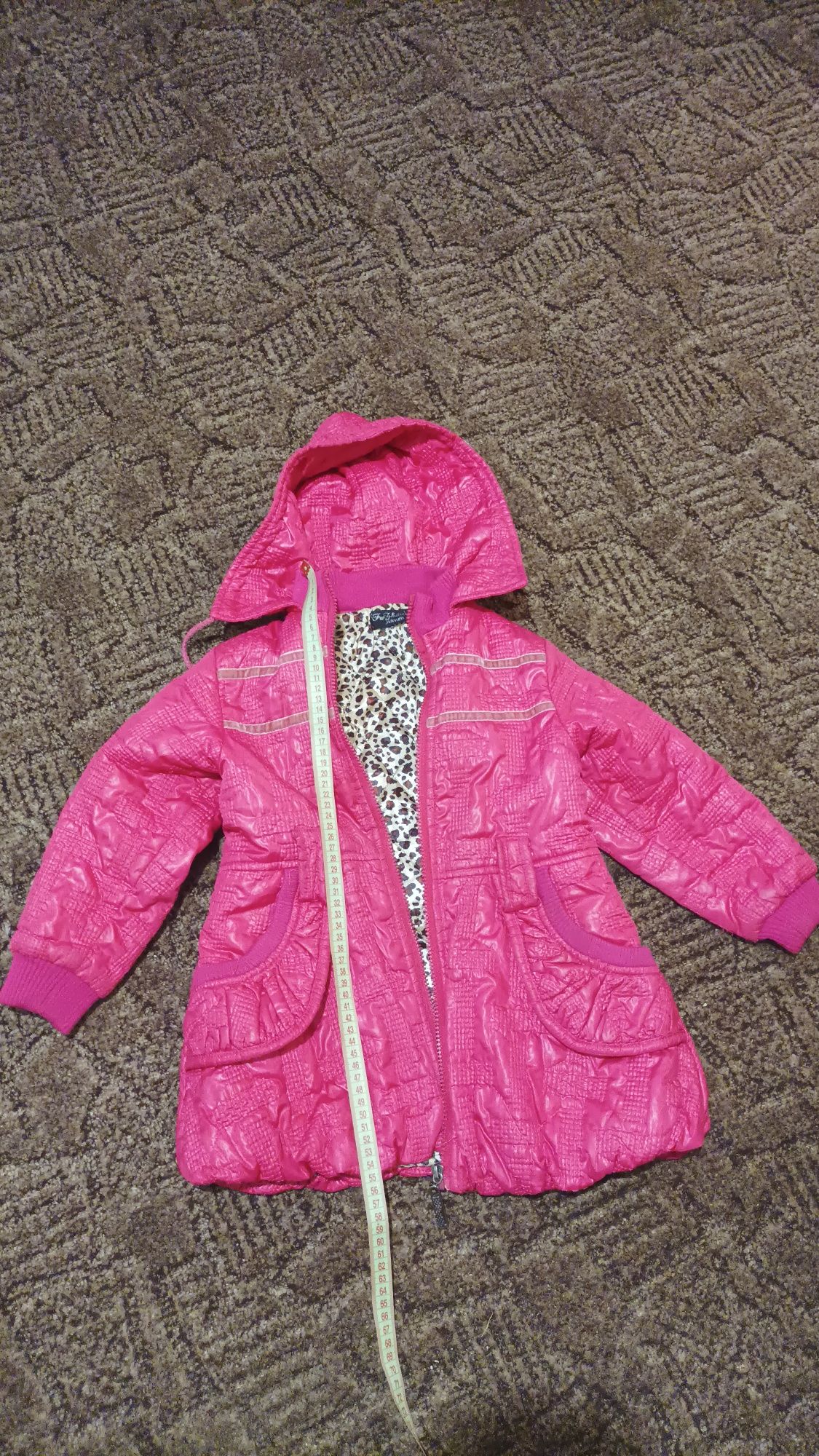Курточка на девочку 4-7 лет в хорошем состоянии Детская курточка