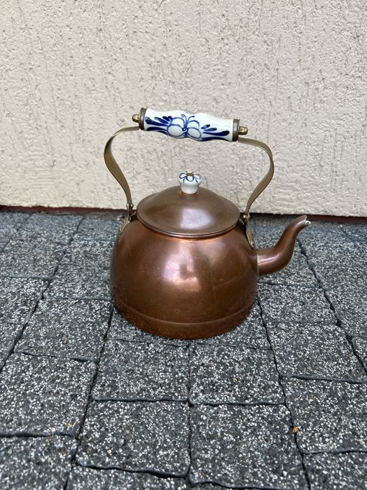 Czajnik miedziowany z porcelanową rączką