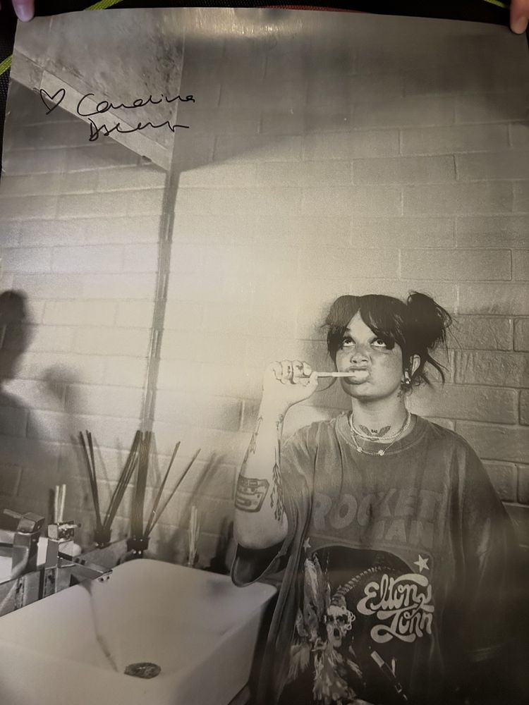 Cartaz Carolina Deslandes com autografo