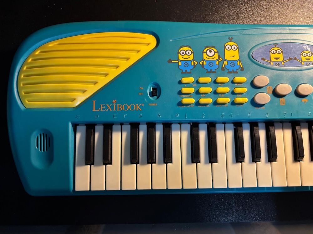 Teclado eletronico para criança com decoracao Minions