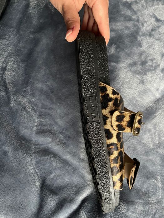 Шльопанці фірми meijia