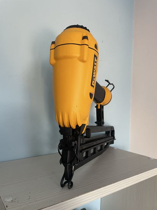 Dewalt фінішний нейлер 16 калібр