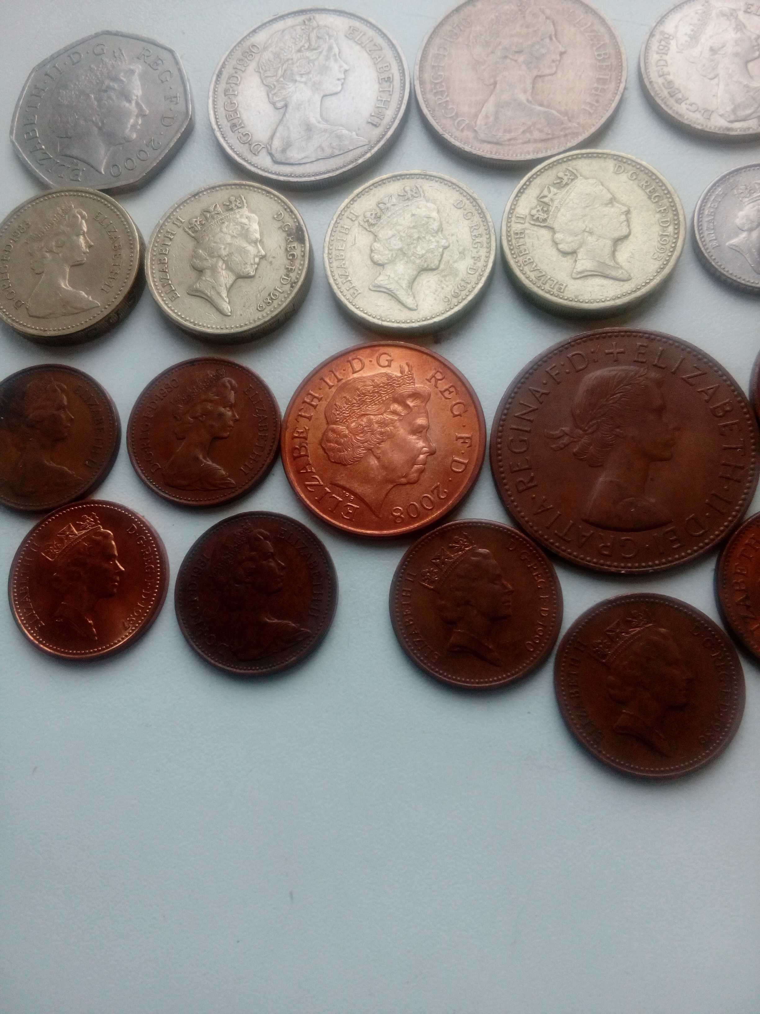 Zamienię monety /Elżbieta II na monetach z różnych krajów /