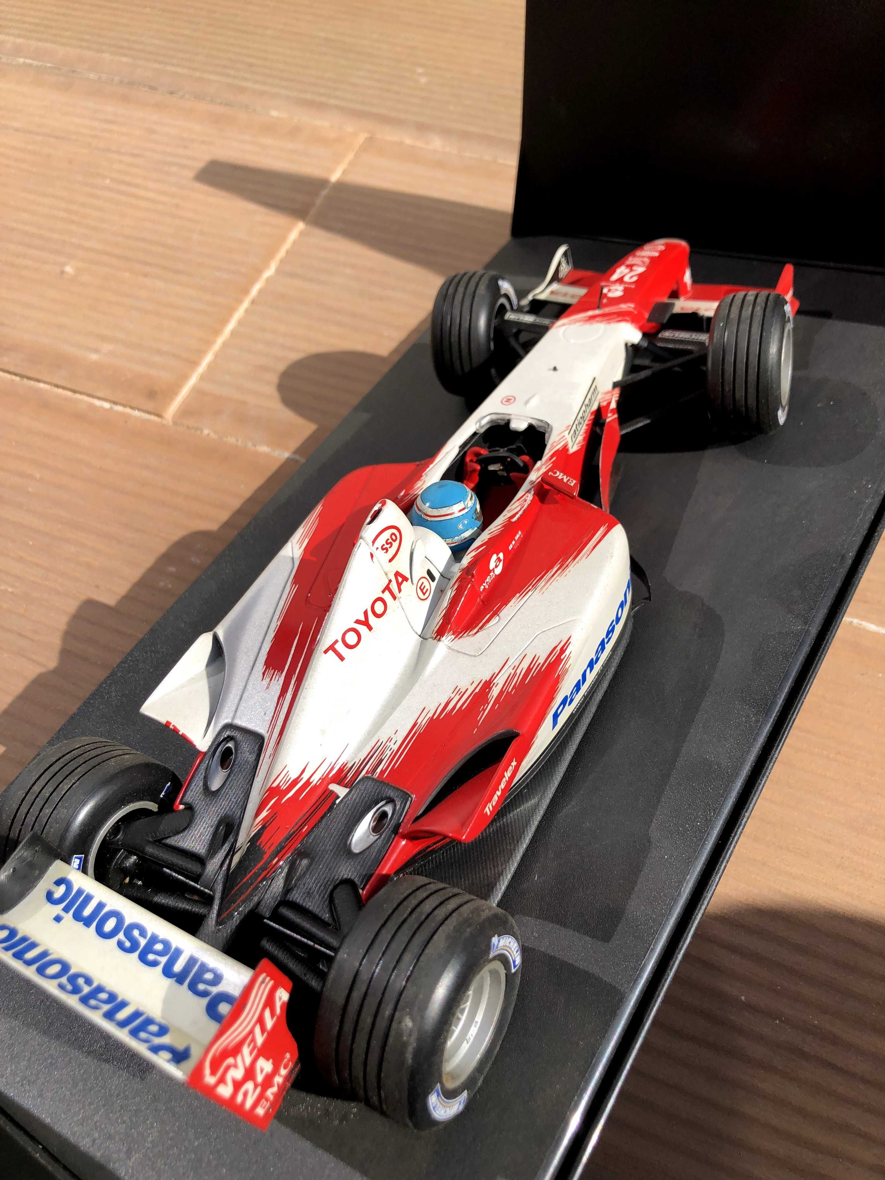 Miniatura 1/18 Carro Fórmula 1 Toyota + merchandising